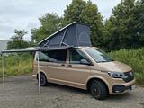 Volkswagen "BULLI" Coast elektr. Aufstelldach, Gold foliert