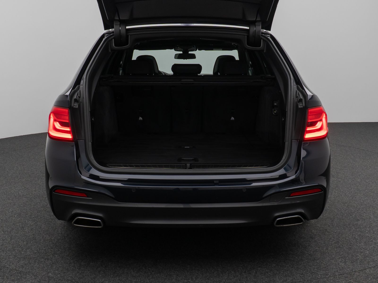 Fahrzeugabbildung BMW 530d xD M Sport Panorama Kamera HUD H/K Komfort