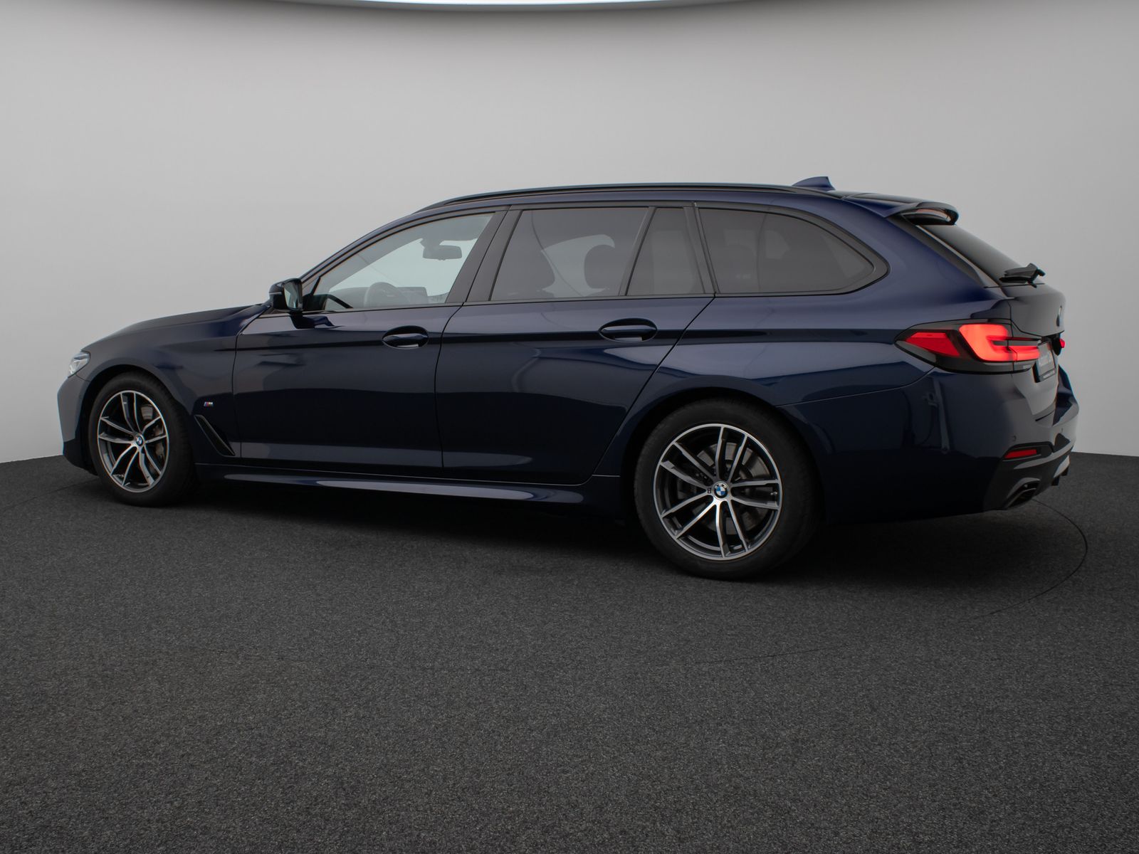 Fahrzeugabbildung BMW 530d xD M Sport Laser HUD DAB H/K ACC AHK Komfor