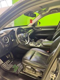 Alfa-Romeo Stelvio - 11
