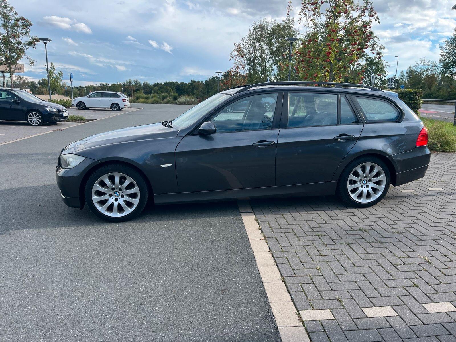 BMW 318 2006 — rear view