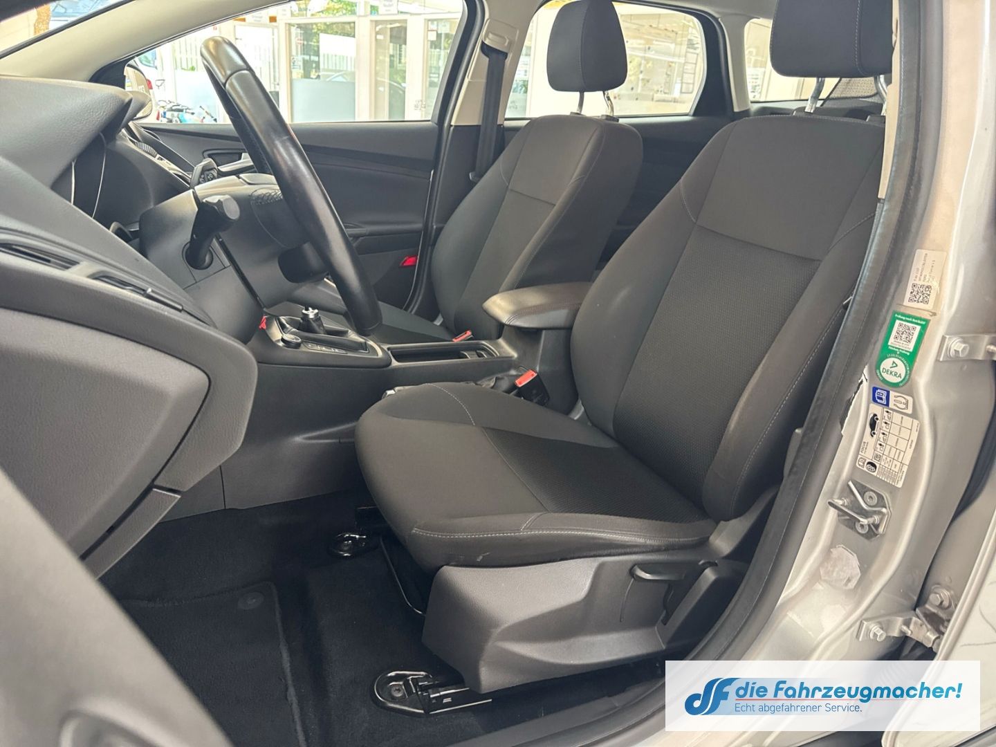 Fahrzeugabbildung Ford Focus Turnier Business 1.5 TDCi Navi Apple CarPl