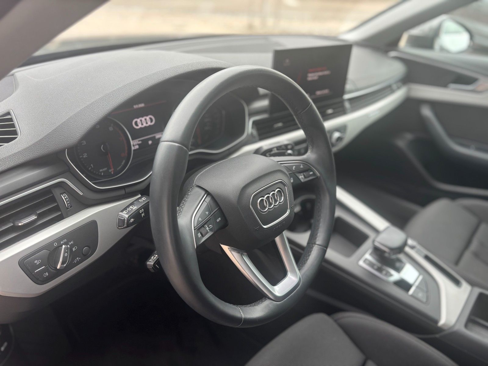 Fahrzeugabbildung Audi A4 Avant 40 TFSI quattro basis