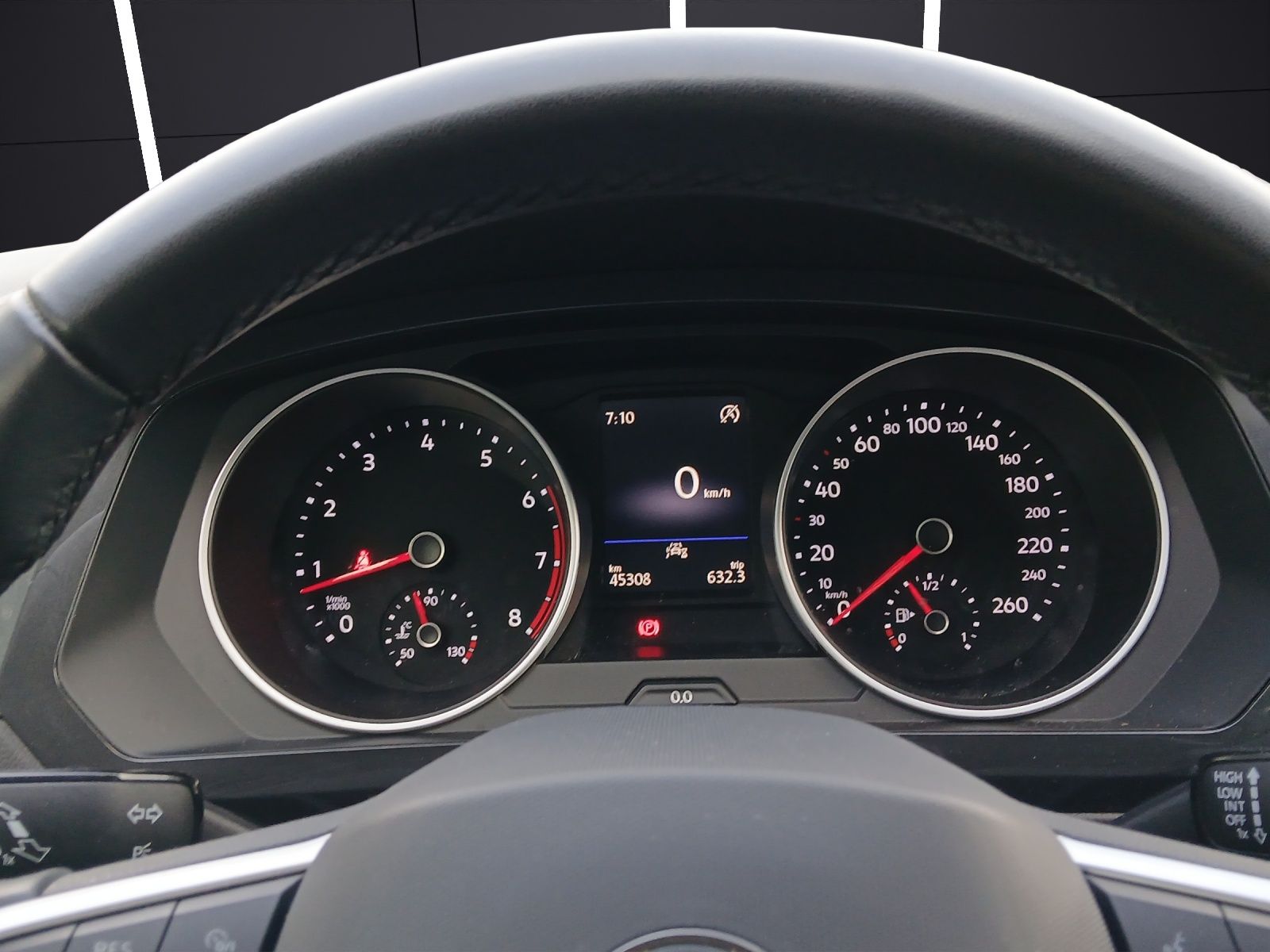 Fahrzeugabbildung Volkswagen Tiguan TSI Move LED CarPlay ACC PDC SHZ LHZ
