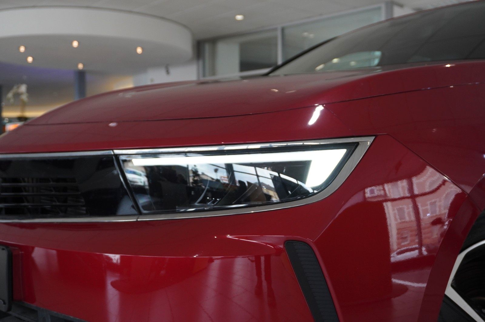 Fahrzeugabbildung Opel Astra L Lim. 1.6 HYBRID ELEGANCE NAVI/LED/KAMERA