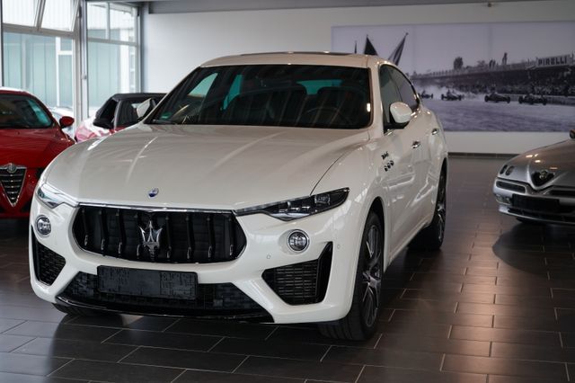 Maserati Levante Modena S, Vollausstattung