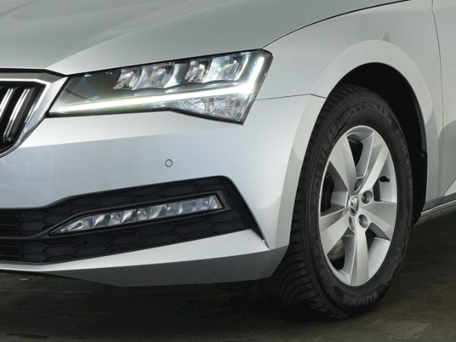 Superb COMBI AMBITION TDI DSG+NAVI+SITZHEIZUNG+K