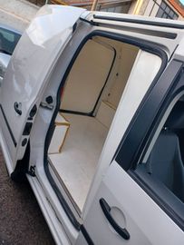 Volkswagen Caddy - 9