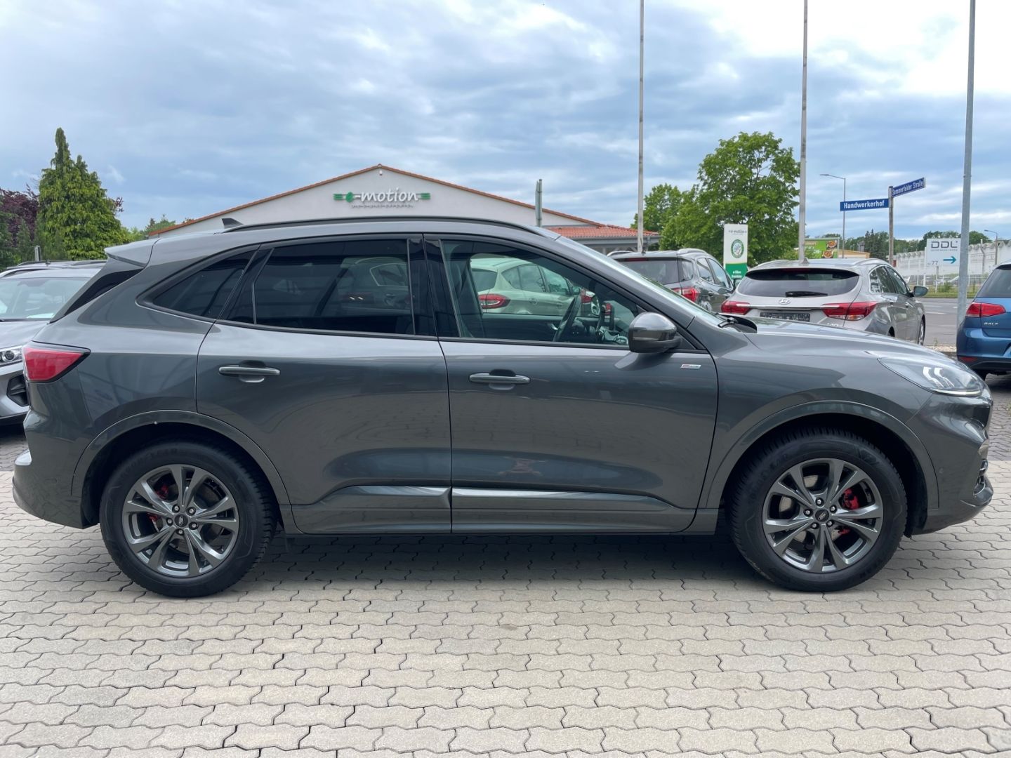 Fahrzeugabbildung Ford Kuga ST-Line X LED B&O elek Sitze und Heckkl