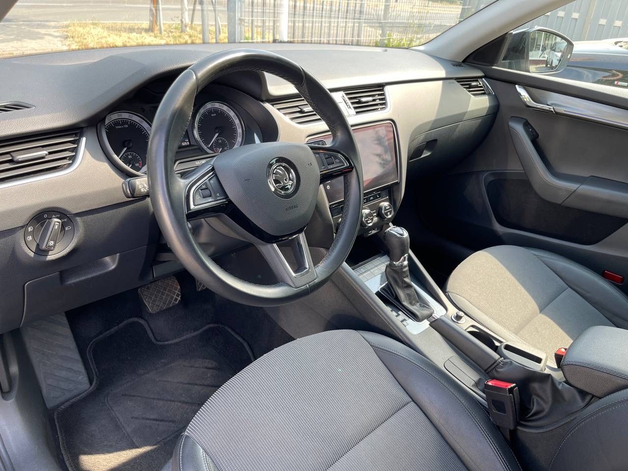 Fahrzeugabbildung SKODA Octavia 2.0 TDI  Style*StHz*Navi*SmartLink*ACC*
