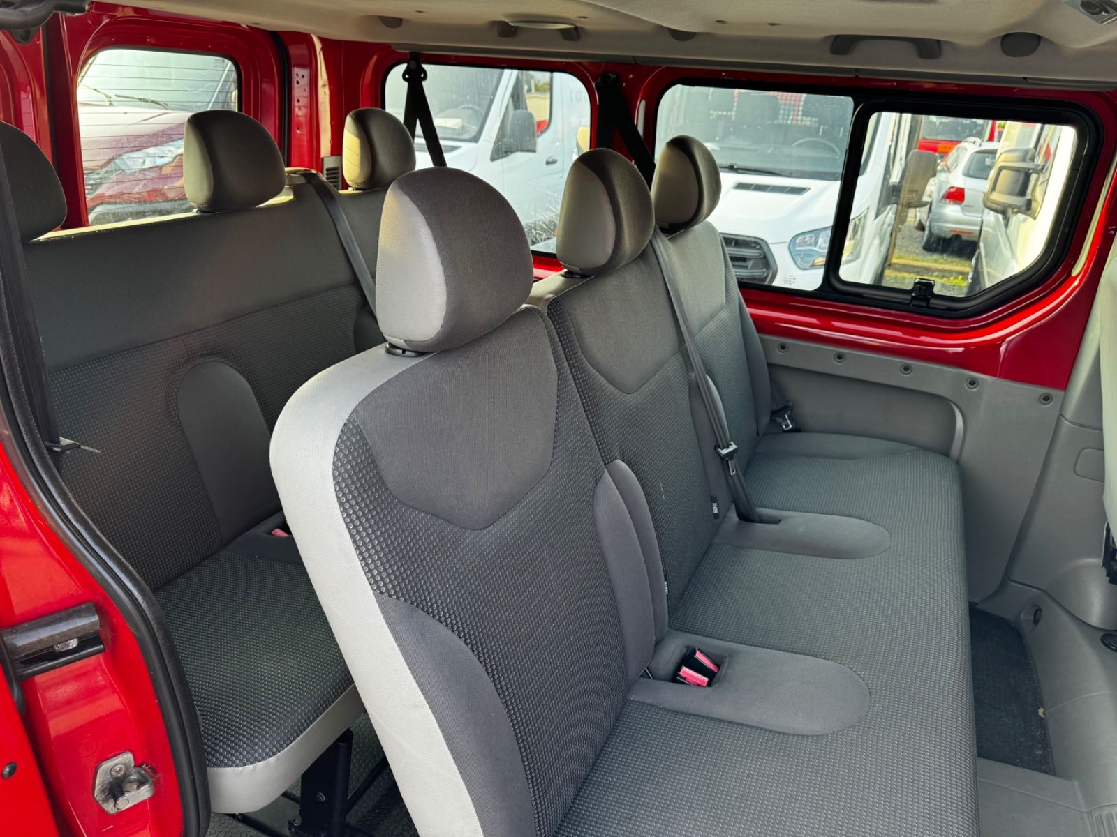 Fahrzeugabbildung Opel Vivaro Kombi Behindertengerecht *8058