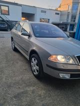 Skoda Octavia Combi 2.0 FSI Automatik  - Skoda Octavia: Fsi