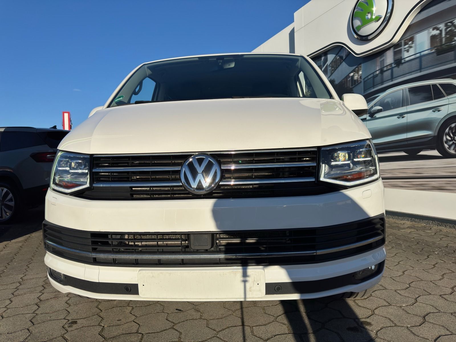 Fahrzeugabbildung Volkswagen T6 Multivan GenSix*AHK*RFK*LED*StHz*SideAss*ACC