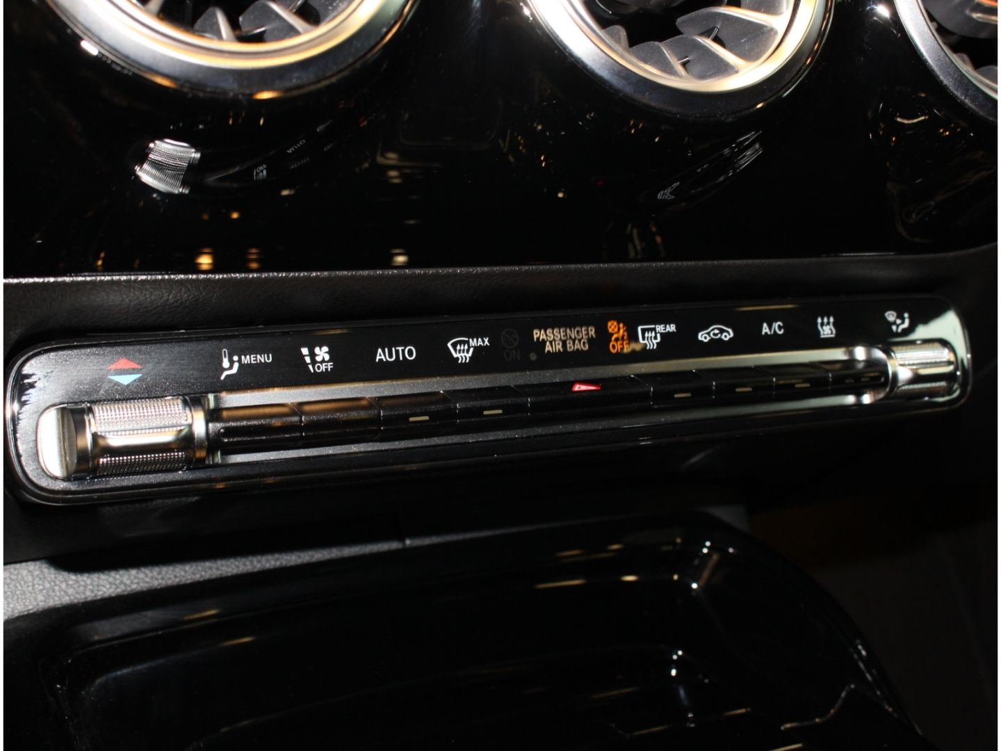 Fahrzeugabbildung Mercedes-Benz A 35 AMG 4Matic MULTIBEAM*STDHZ*Pano*Kamera