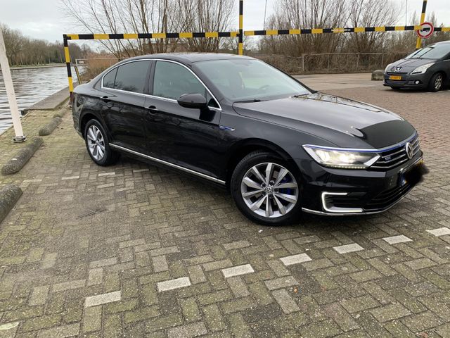 VW Passat 1.4 TSI DSG GTE Pano digital carplay
