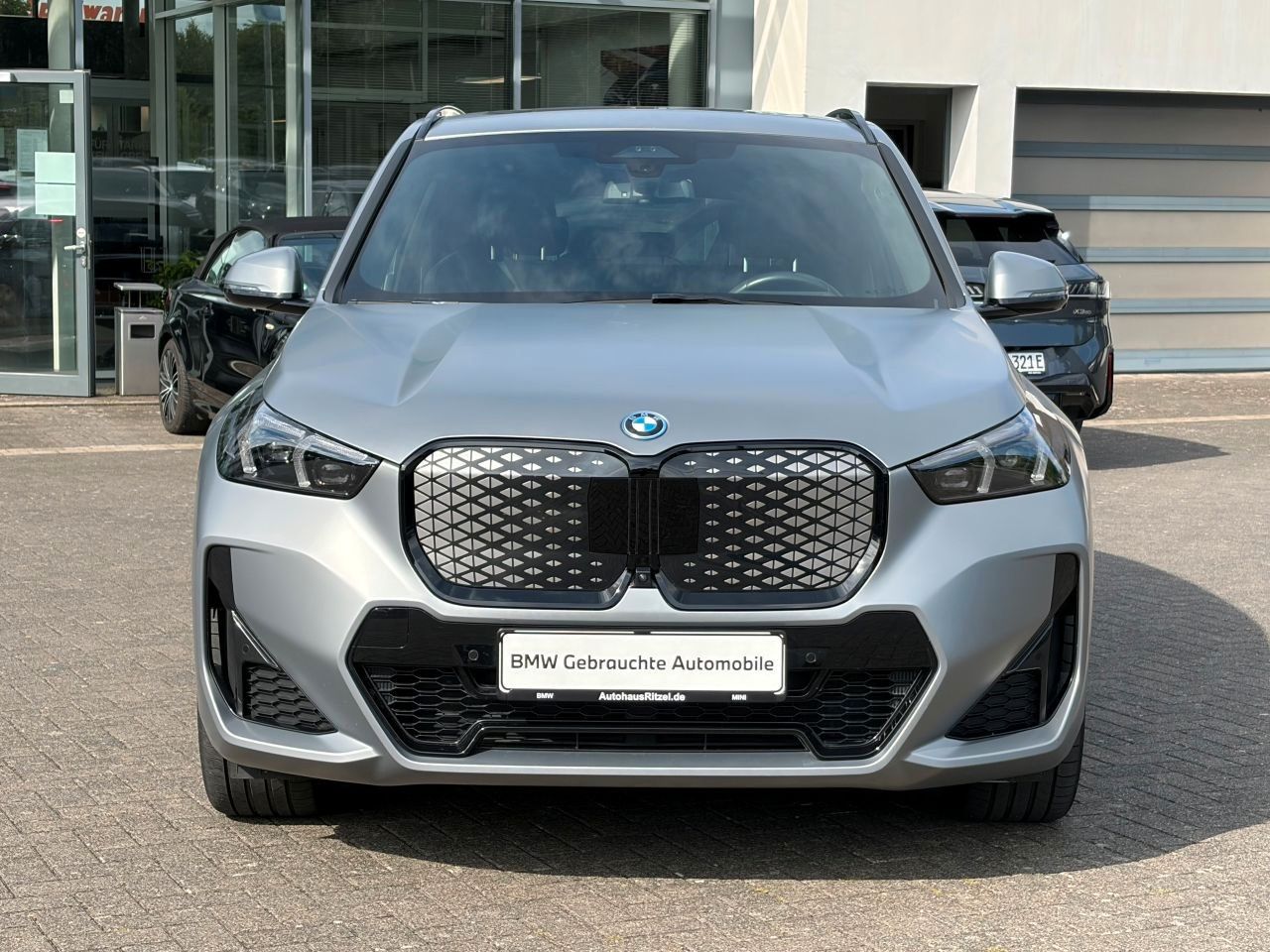 BMW iX1 30 xDrive M Sport Pro Glasdach AHK schw foto 2