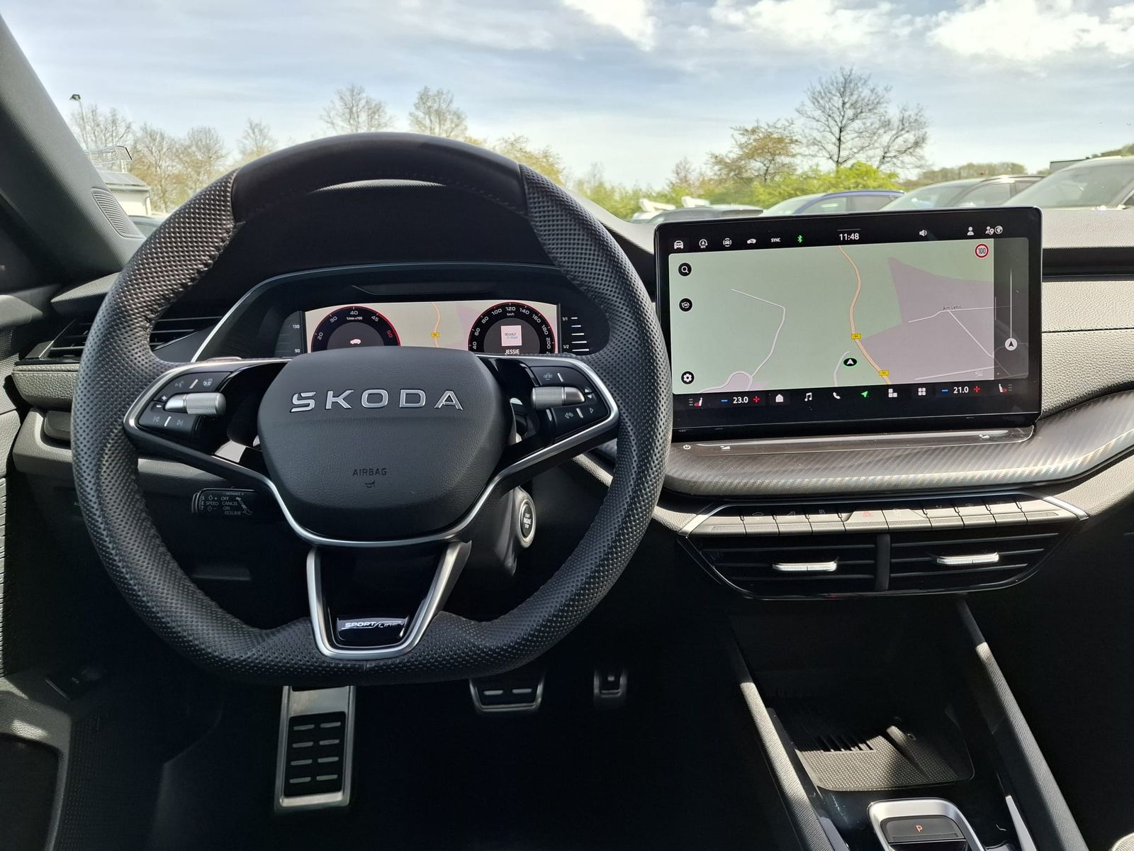 Fahrzeugabbildung SKODA Octavia 2.0 DSG Sportline MATRIX*AHK*CANTON*5J.G