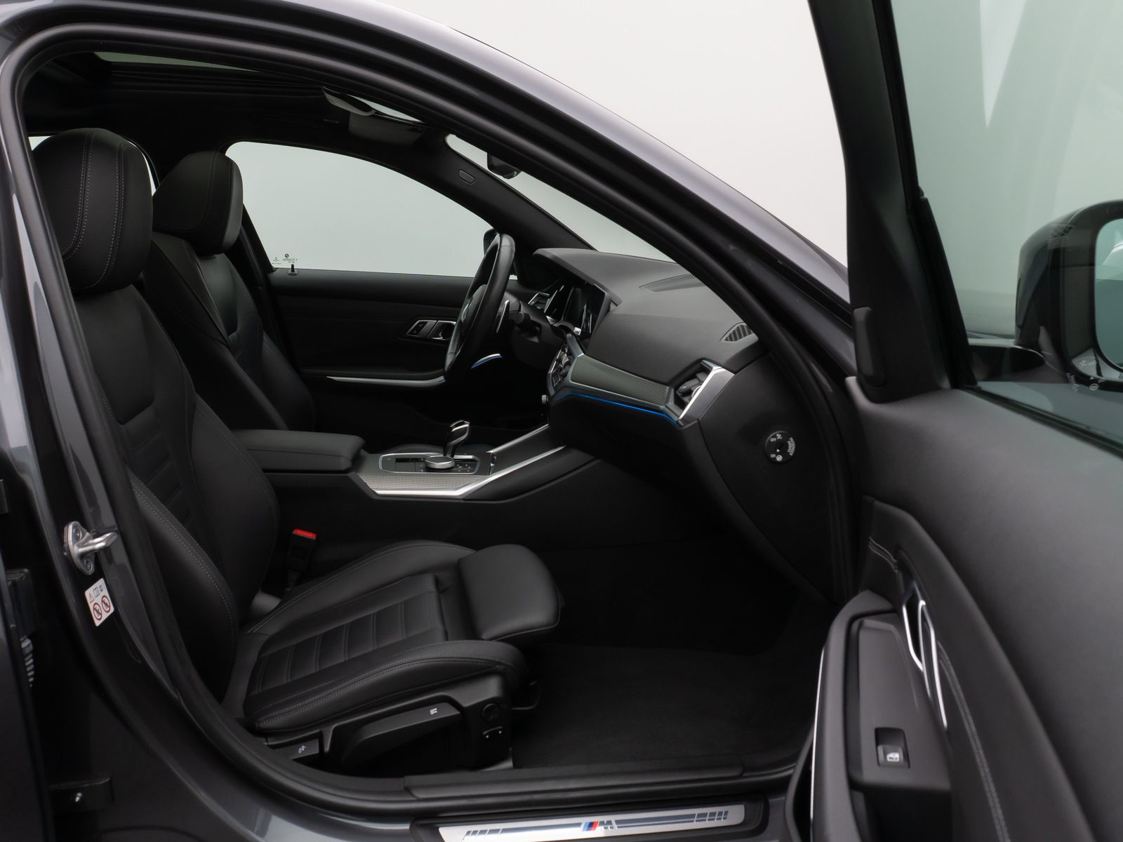 Fahrzeugabbildung BMW 330e xD M Sport Laser Glasdach PDC HUD DAB HiFi