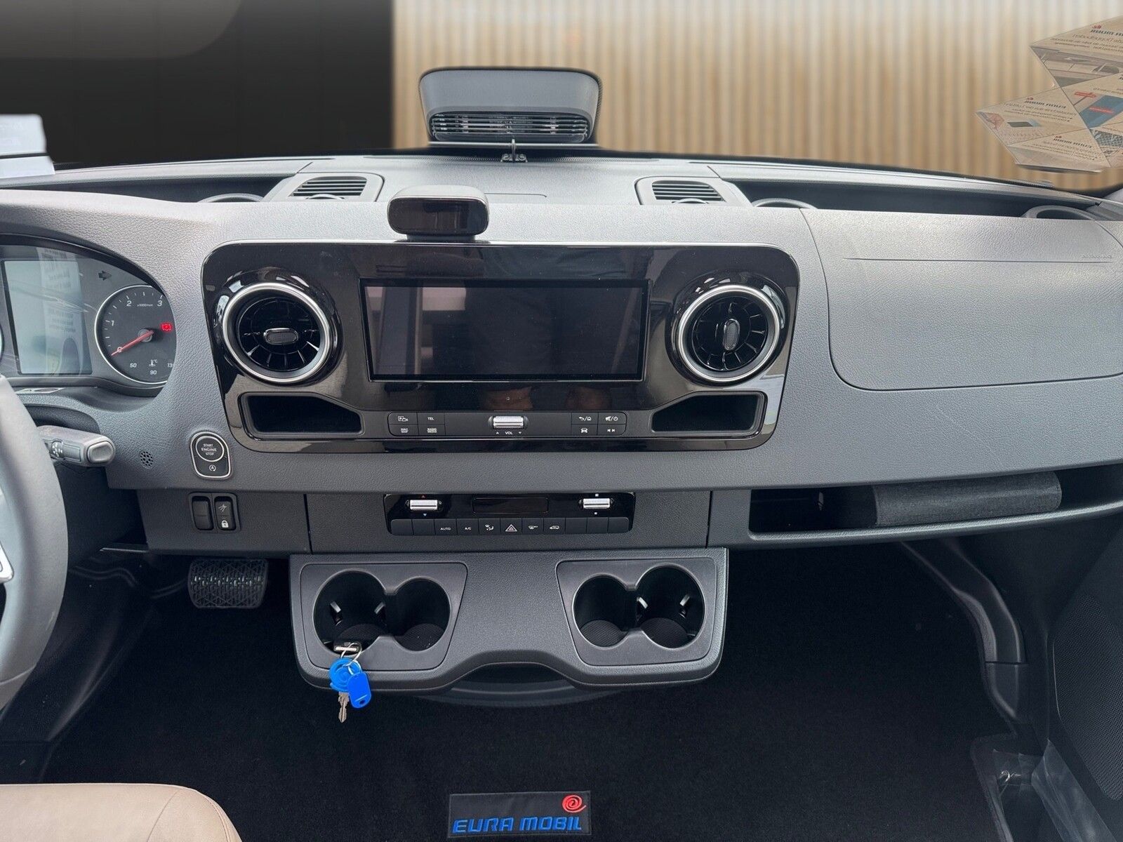 Fahrzeugabbildung Eura Mobil Profila T PT 726 EB Dörr 30 Jahre Sonderedition