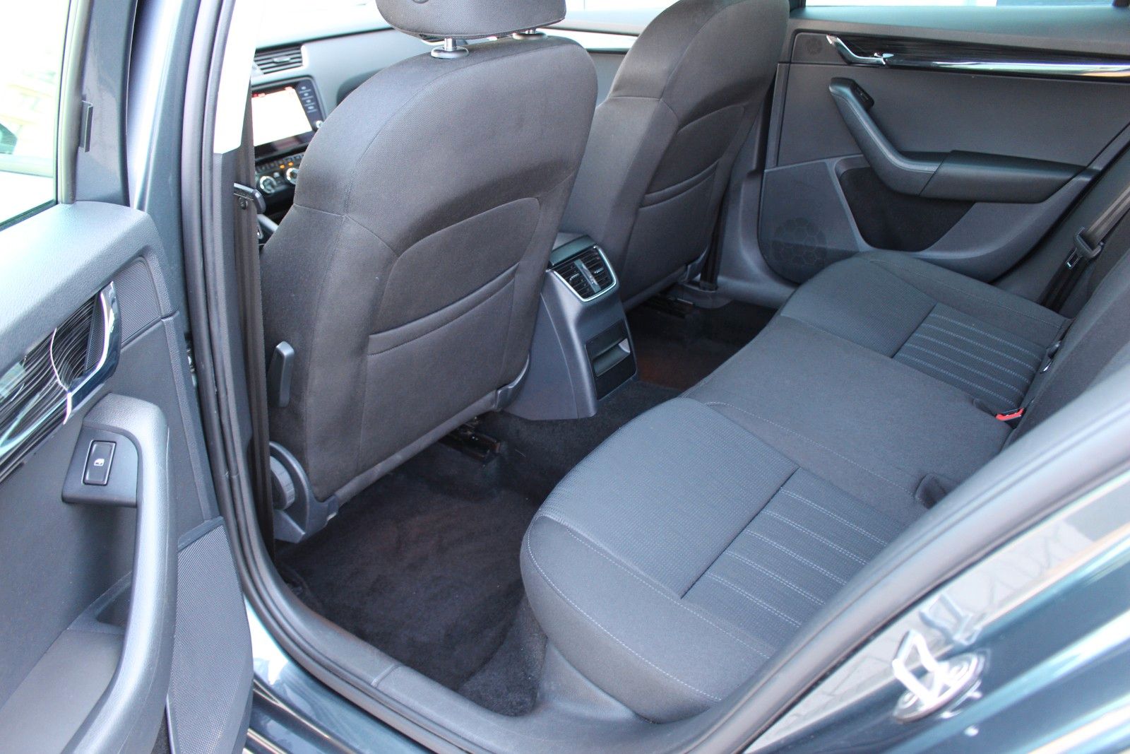 Skoda Octavia Combi Style 2.0 TSI DSG+Navi+Kamera+ACC foto 12