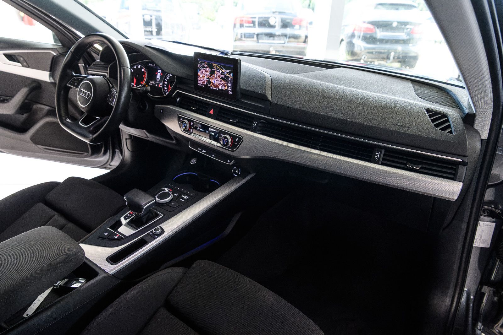 Fahrzeugabbildung Audi A4 Avant sport +LED +MICHELIN