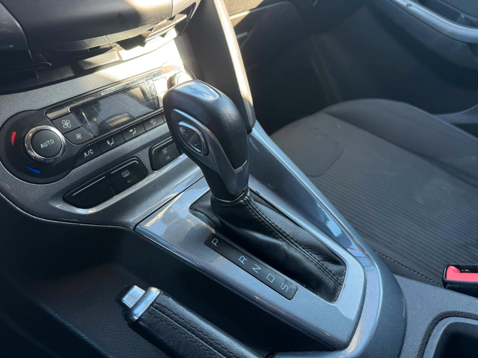 Ford Focus 2012 — photo 13