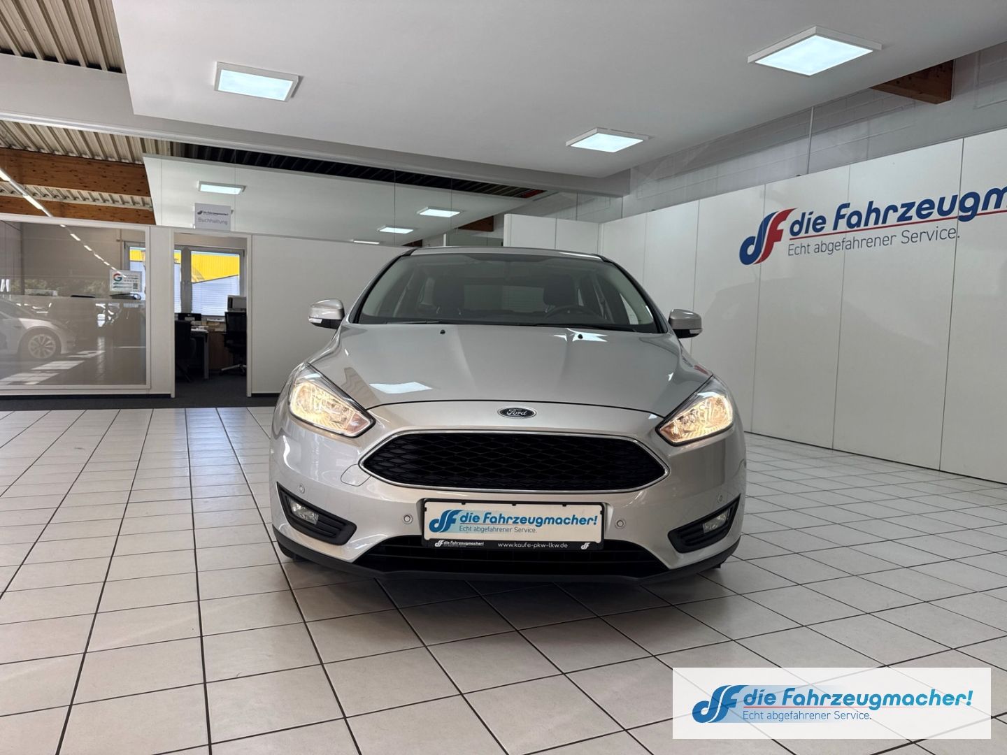 Fahrzeugabbildung Ford Focus Turnier Business 1.5 TDCi Navi Apple CarPl