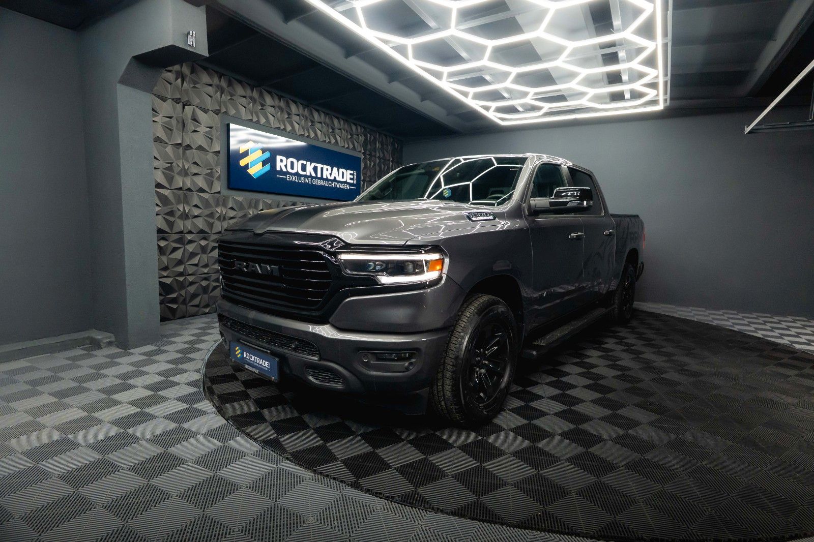 Fahrzeugabbildung Dodge RAM 5.7 V8 HEMI 4x4 LARAMIE Offroad Night LED