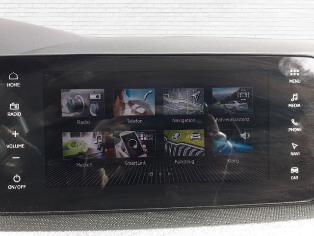 Fahrzeugabbildung SKODA Scala 1,0 TSI Tour Black DSG Tiptronic KLIMA LED