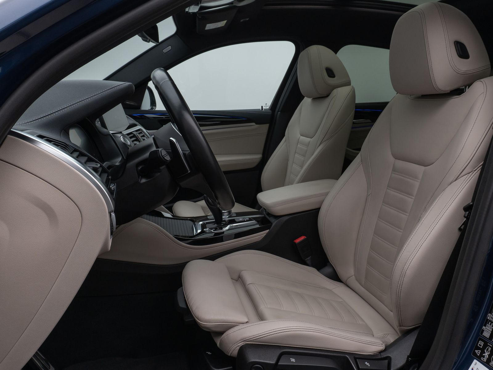 Fahrzeugabbildung BMW X4 xD30d M Sport Panorama Kamera HUD H/K AHK 21"