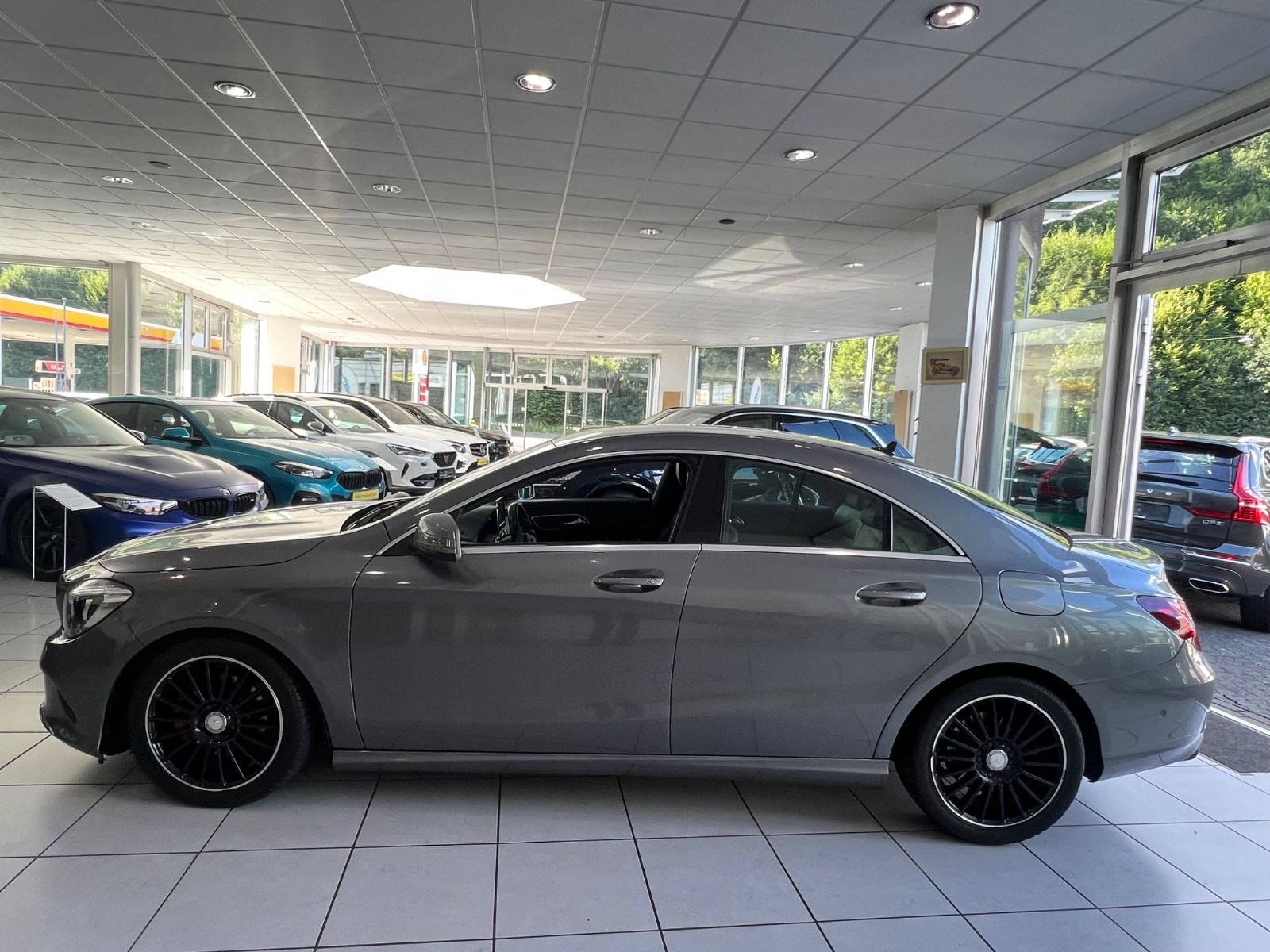 Fahrzeugabbildung Mercedes-Benz CLA 180 Sport Paket * VOLL-LEDER* LED *FACELIFT