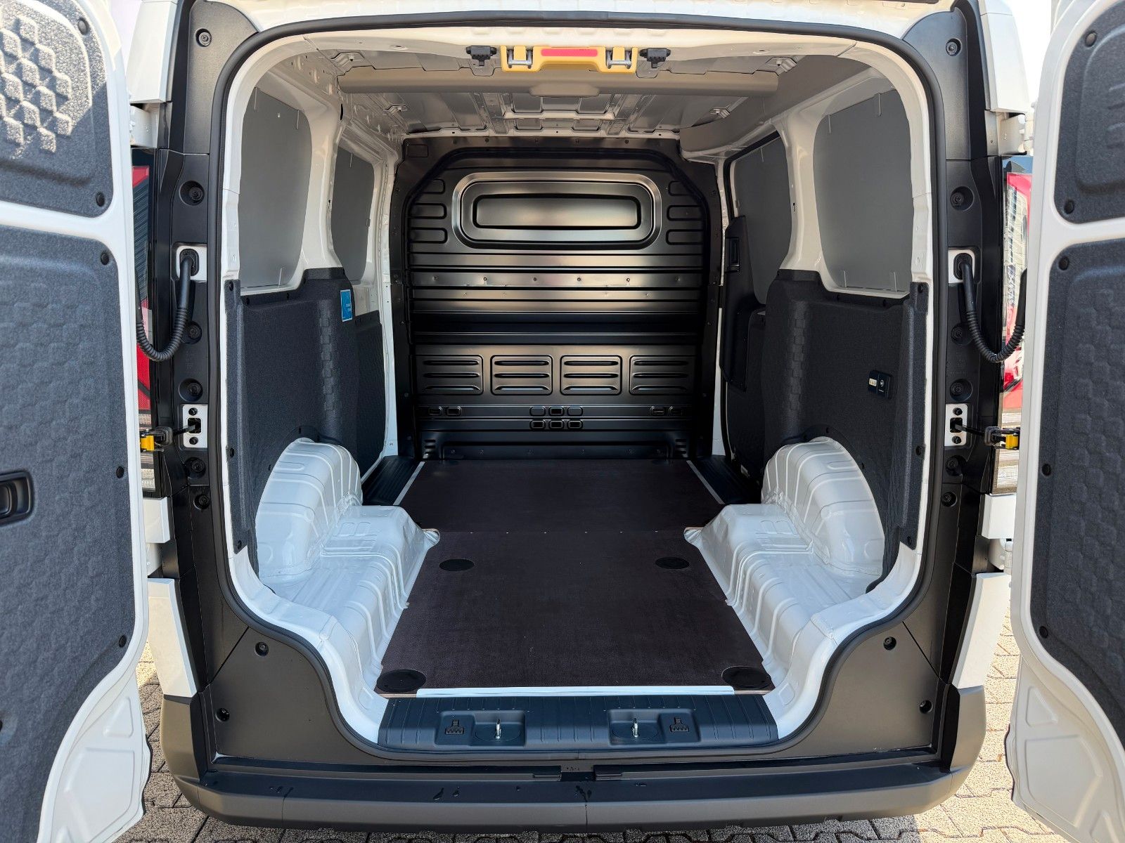 Fahrzeugabbildung Kia PV5 Cargo L2H1 71,2 Elite WP AW Laderaumausklei