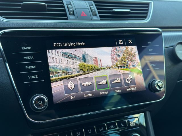 Superb Combi 2.0 TDI SportLine DSG MATRIX-LED