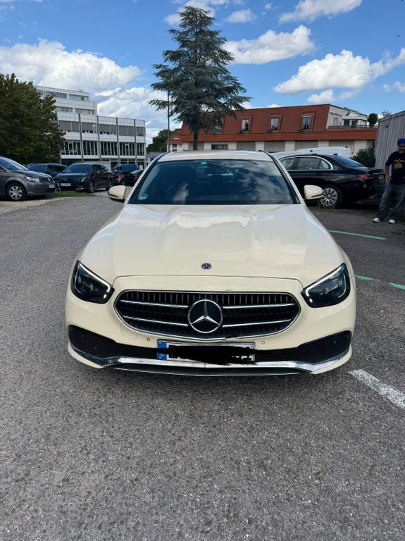 Image of Mercedes-Benz E 200