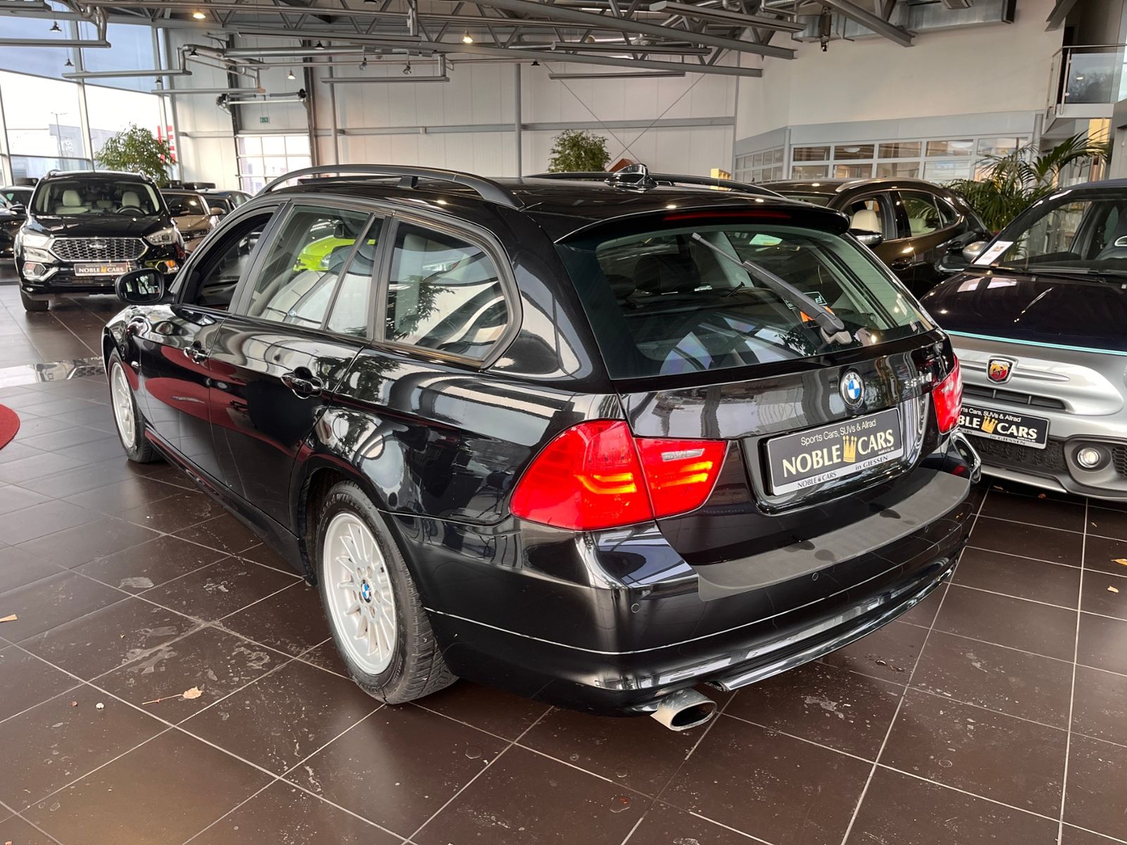 Fahrzeugabbildung BMW 320i  Touring PANO XENON NAVI
