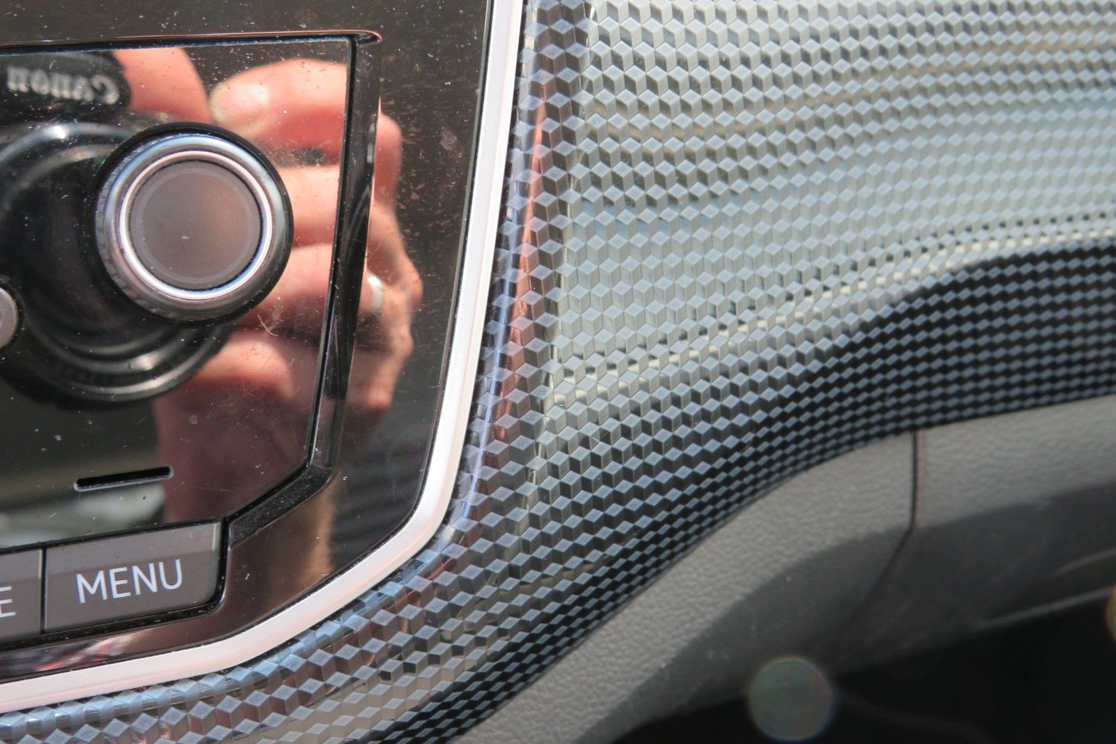 Fahrzeugabbildung Volkswagen up! 4 TÜREN KLIMA TELVOR DAB KAMERA PDC GRA 1.H
