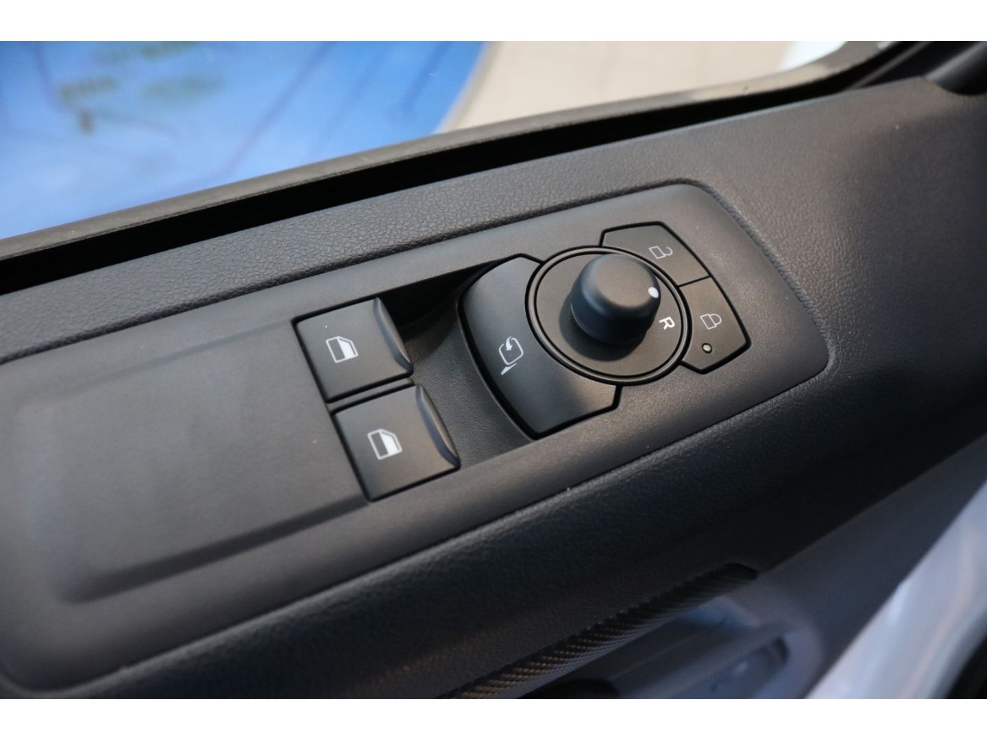 Fahrzeugabbildung Ford Transit Custom Kasten 300 L2 Trend FWD 2.0 EcoBl