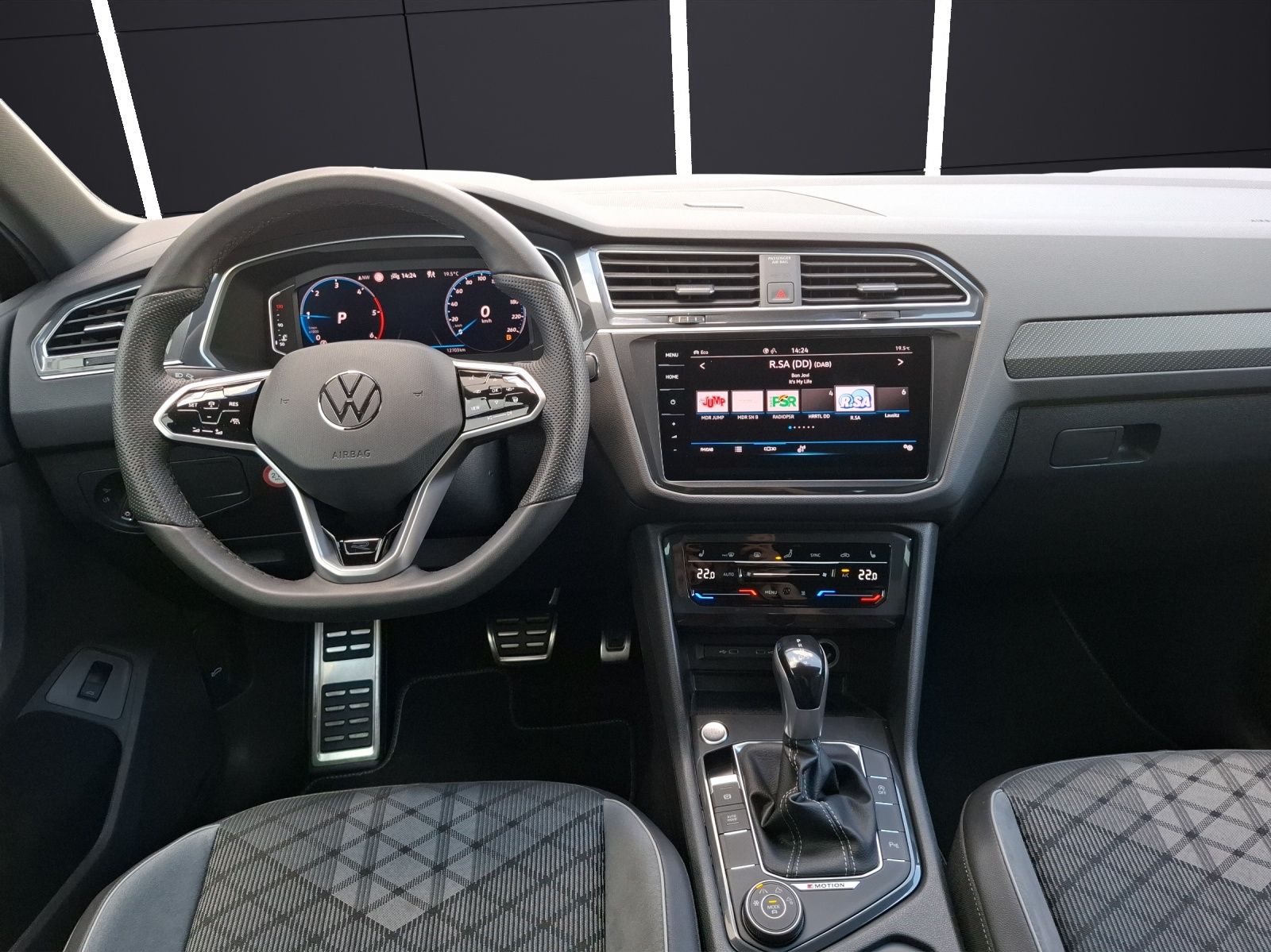Fahrzeugabbildung Volkswagen Tiguan TDI R-Line DSG 4M STH Matrix AHK Navi AID