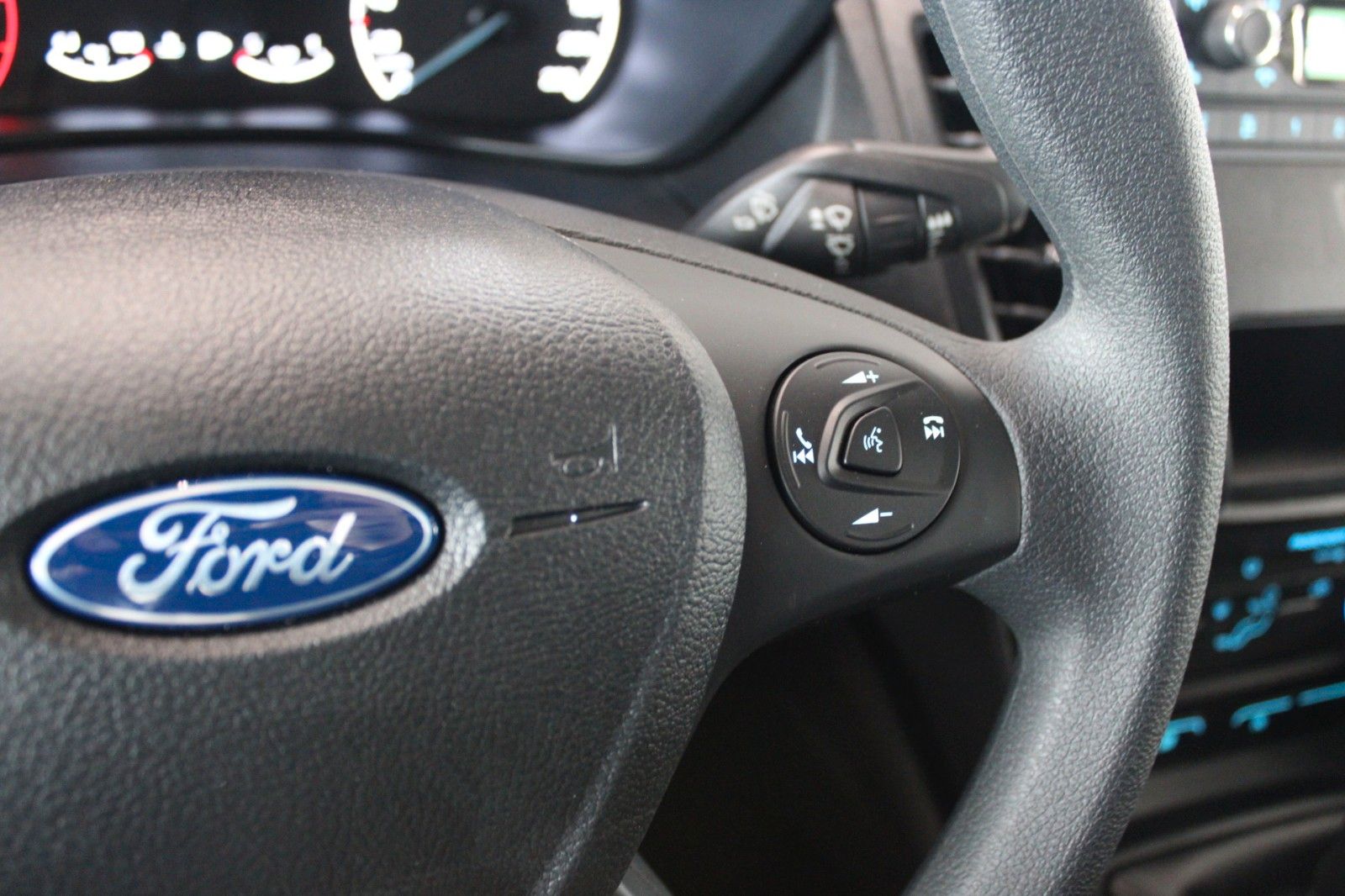 Fahrzeugabbildung Ford Transit Connect TREND L2 KLIMA PDC AHK