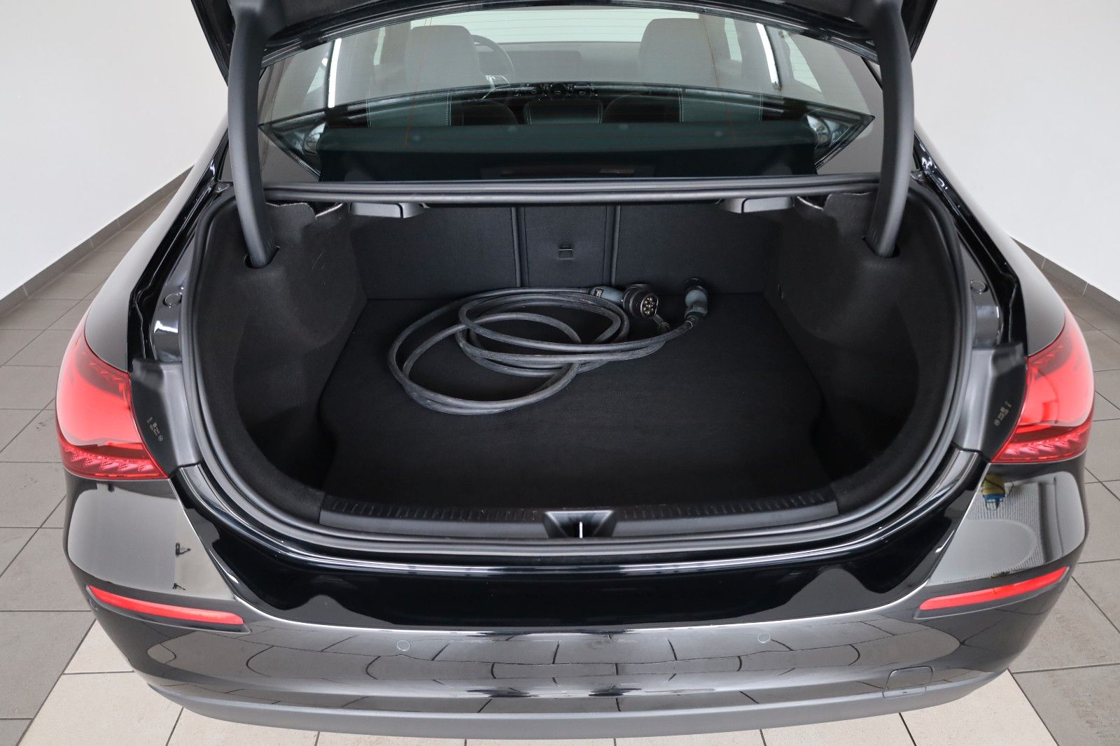 Fahrzeugabbildung Mercedes-Benz A 250e Lim. T.Leder,Navi,LED,Park Paket,Kamera