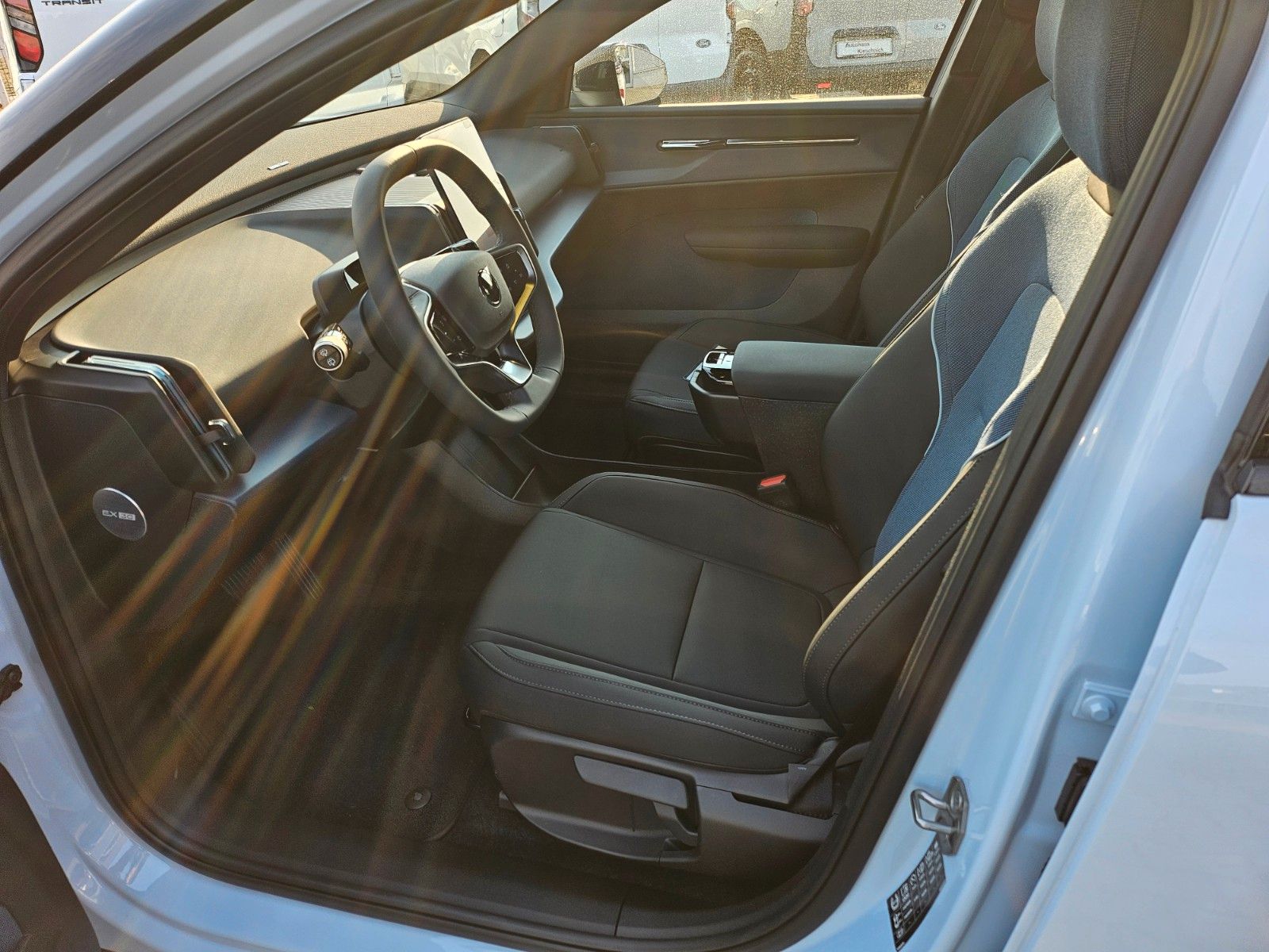 Fahrzeugabbildung Volvo EX30 Plus 2WD Pure Electric