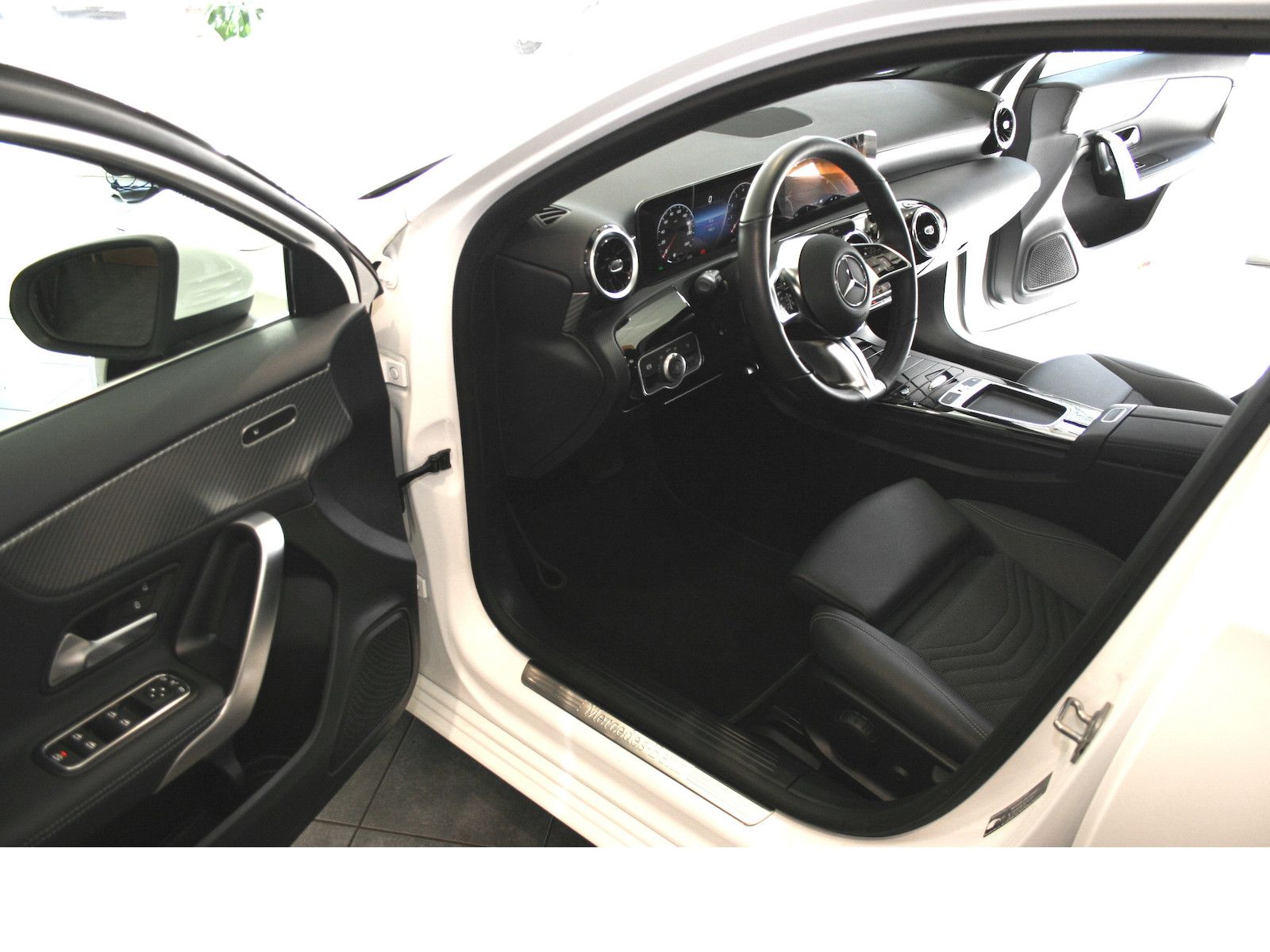 Fahrzeugabbildung Mercedes-Benz A 180 Progres. Line Advanced *Pano-Dach*Winter-P