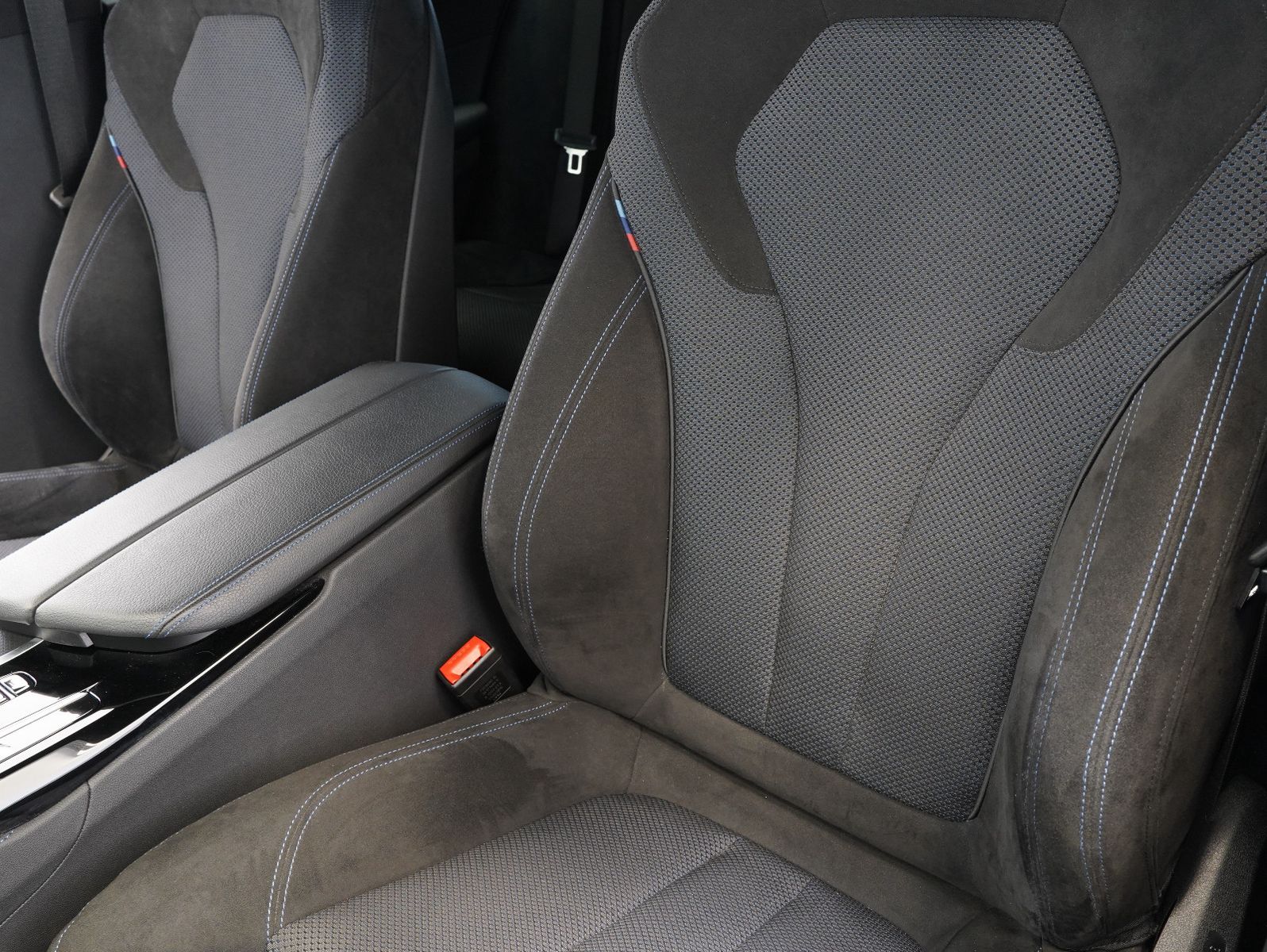 Fahrzeugabbildung BMW 530 e Touring M Sport SHADOW/HEAD-UP/LASER/AHK
