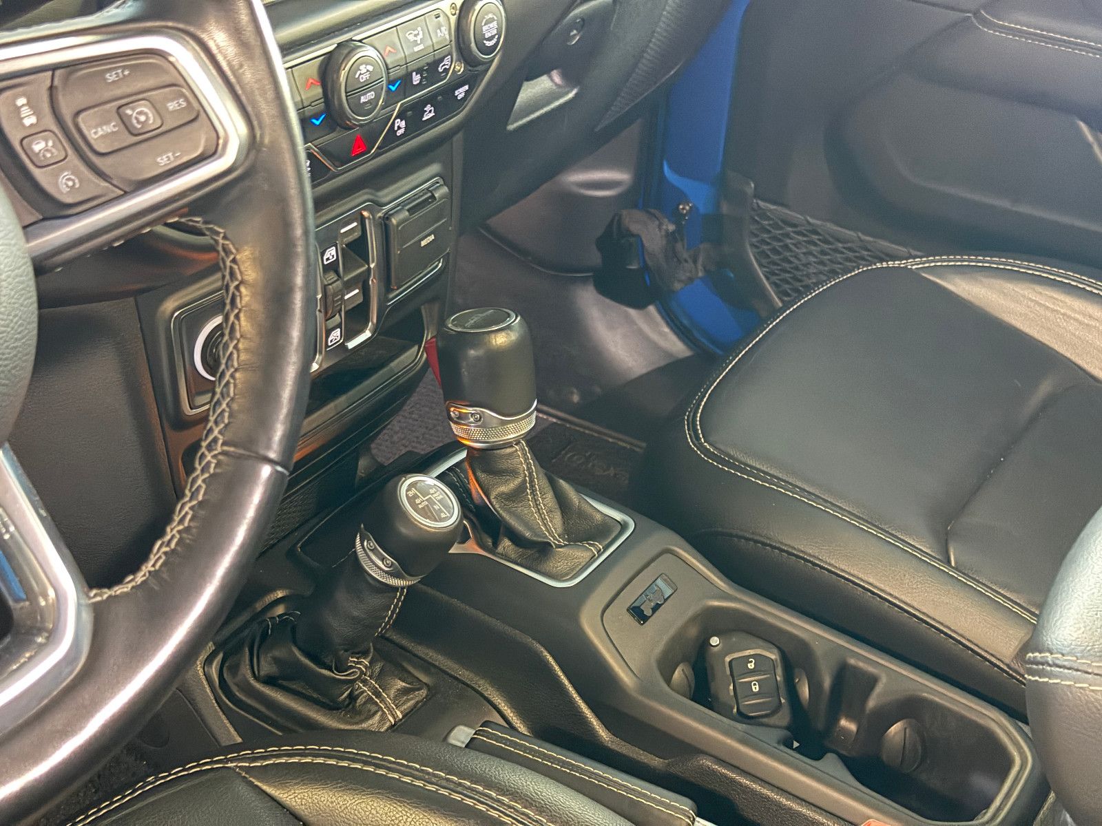 Fahrzeugabbildung Jeep Gladiator Launch Edition 4WD/KAMERA/LEDER/LED/EX