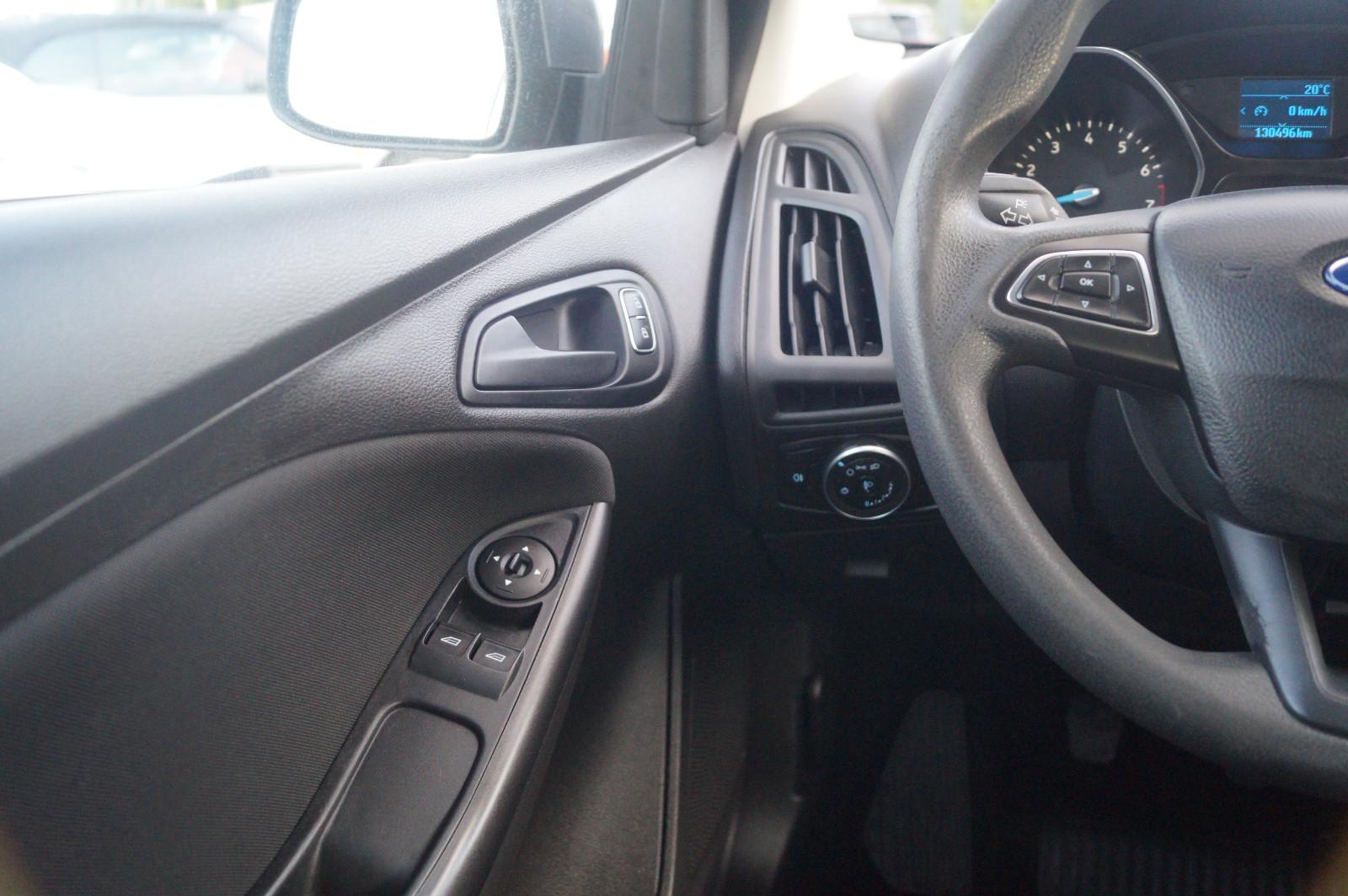 Ford Focus 2015 — photo 17