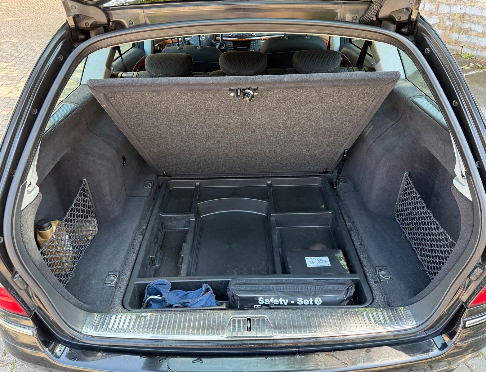 Mercedes-Benz E200 2004 — photo 8