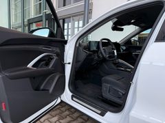 AUDI Q5 2.0 TDI quattro 150 kW/ 21"/ BUSINESS/ S LINE AUDI Q5 2.0 TDI quattro 150 kW/ 21"/ BUSINESS/ S LINE