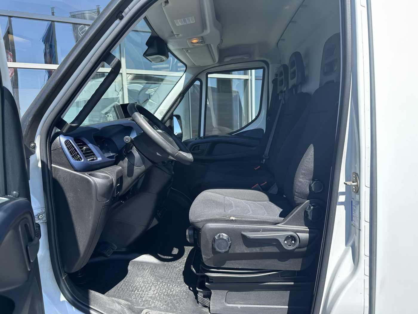 Fahrzeugabbildung Iveco Daily 50C16 R4.100mm *AHK*Automatik*Ladekran*