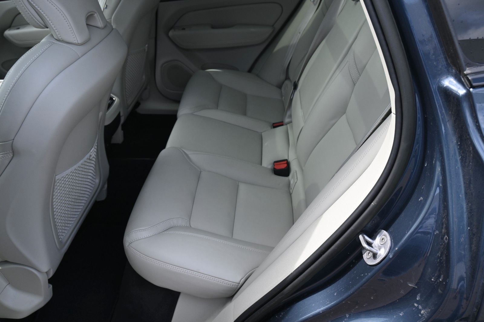 Fahrzeugabbildung Volvo XC60 B5 D Ultimate Dark AWD*B&W*LUFT*360°*STHZG*