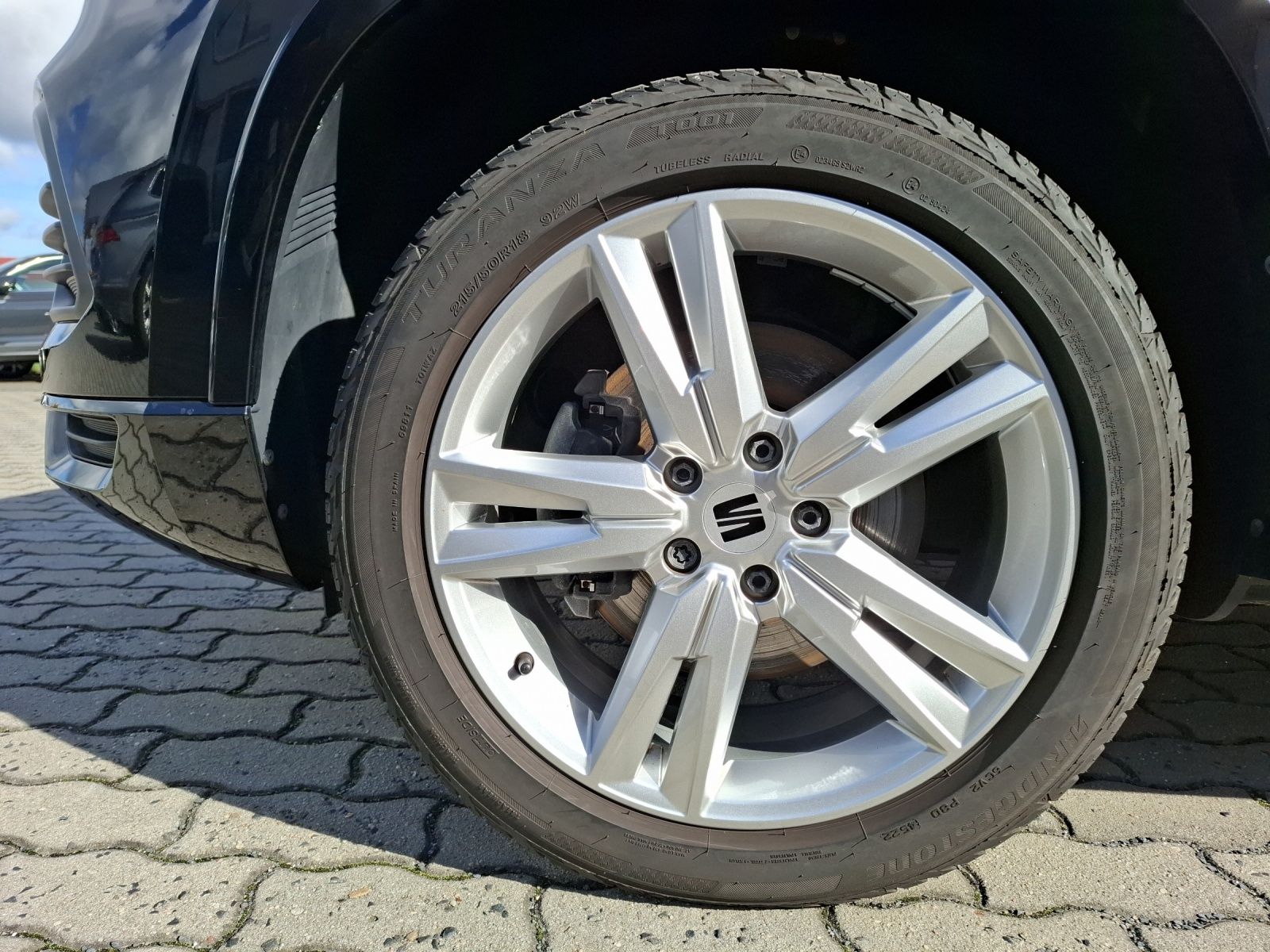 Fahrzeugabbildung SEAT Ateca TDI FR-Line DSG LED Navi ACC RFK SH 18"